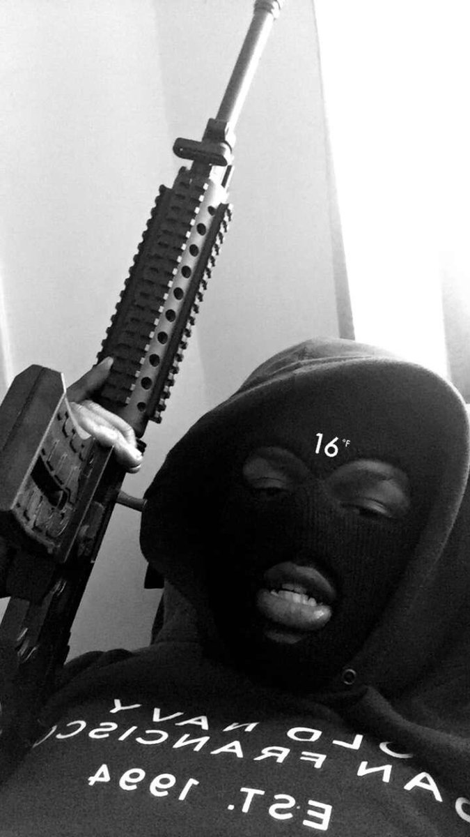 famousrarri's tweet photo. Mixtape on the way #WakeUpWeek #TheMaskedSinger #Rarri #NFLGANG #Imsotired #thursdaymorning #88Effect #takeover https://t.co/X2Ipq33vid