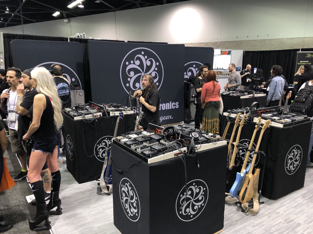 kyoritsucorp's tweet photo. #kcnamm2019 #darkglass
今年の新製品は #microtubes900v2 #alphaomega900 https://t.co/QldHdoznU6