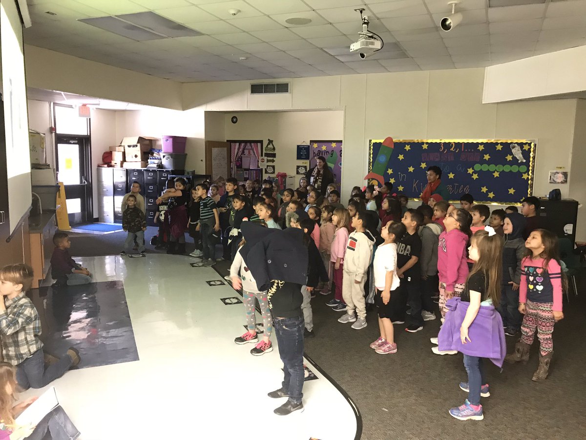 combs281's tweet image. In between lessons, the teachers and instructional coaches at @ECMasonElem found a great way to help kindergarteners get the “wiggles” out. #MyAlvinISD