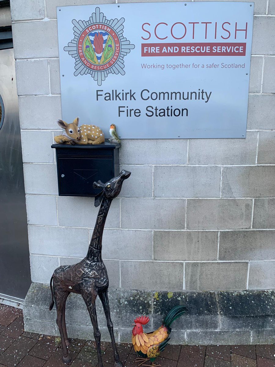 Thought I'd introduce you to my friends ........
Kev's Giraffe 🦒
Kev's Bambi 🐆
Kev's Small Bird 🐤
We are all heading off on a wee trip 🏖🏜🏝🏞⛰🏛🏟🚂🚄🚣‍♂️✈🚁🚀