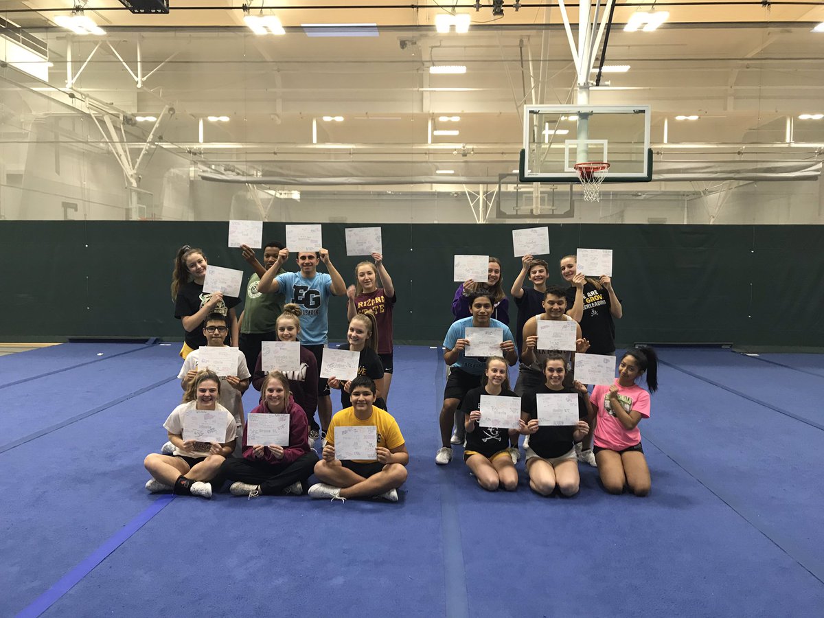 EgCheer's tweet image. Compliment circle! 💚 #SectionalsWeek #ItIsSupposedToSayEG