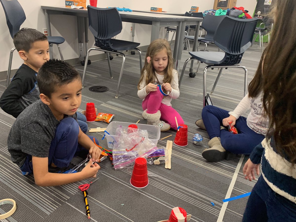gabulosa's tweet photo. ⁦@RutherfordRobo1⁩ #robocoders &amp; #rutherbots are coaching the Rutherford Kinder team to get ready for the MISD Hackathon. #ruthes #rurheslead https://t.co/9mRNh6Itow