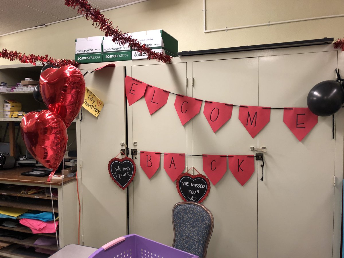 SusanHoyToday's tweet image. Harbor City Elementary School sharing the love. #UTLASrong