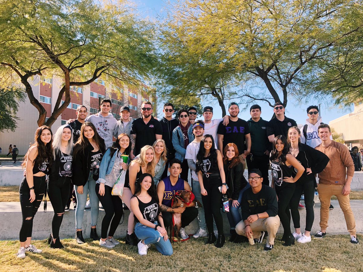 ZTAUNLV's tweet photo. Feeling ALLLL the Greek love on this eventful booth day! Can’t wait for this semester with everyone🌟 @UNLVADPi @UNLV_SAE @PiKapp_UNLV @NuEtaSGRHO https://t.co/EFtsqe9mTn
