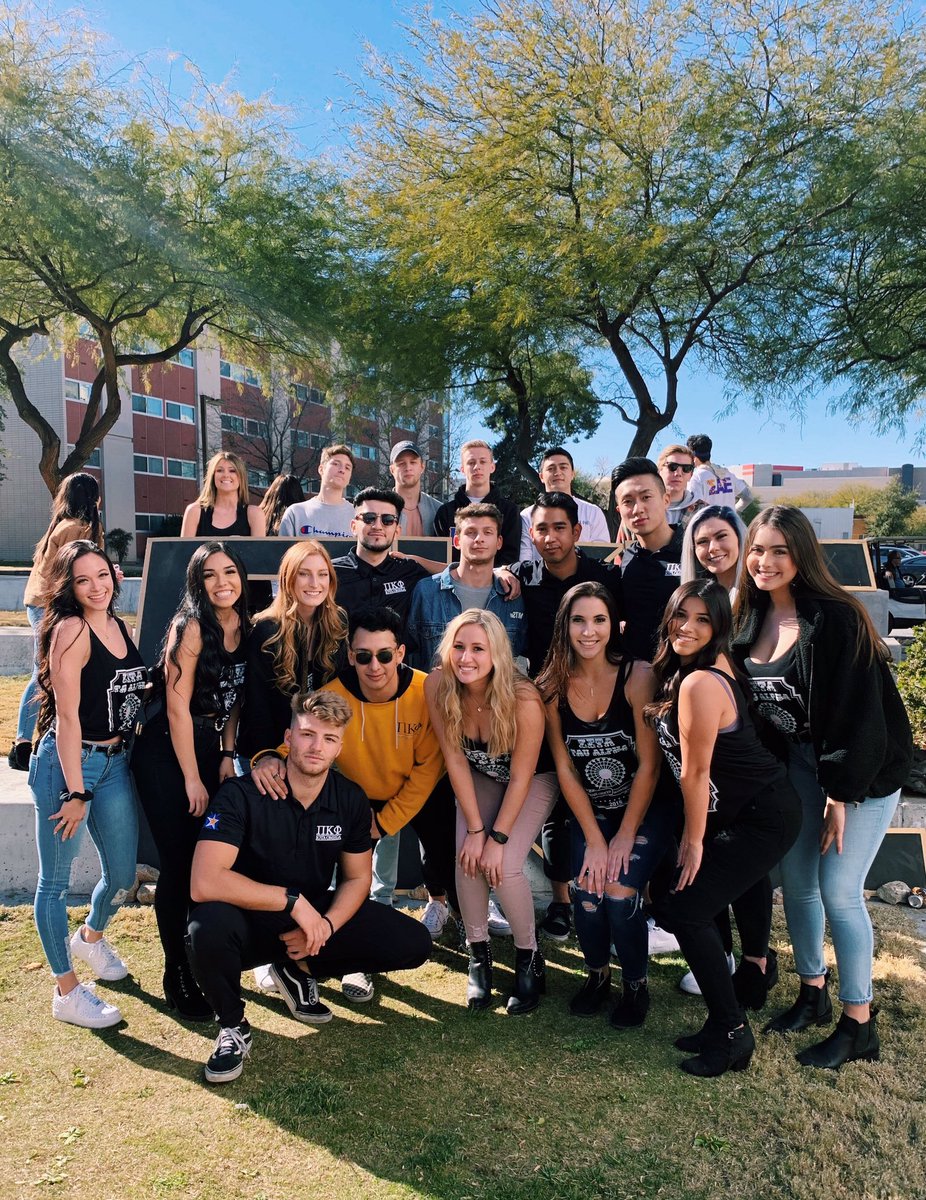 ZTAUNLV's tweet photo. Feeling ALLLL the Greek love on this eventful booth day! Can’t wait for this semester with everyone🌟 @UNLVADPi @UNLV_SAE @PiKapp_UNLV @NuEtaSGRHO https://t.co/EFtsqe9mTn