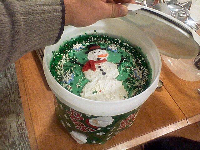 RambleScribe's tweet photo. Working at Walmart was a horrible experience. However, the people I worked with were amazing. The last year I was there they made me this for my birthday. #bucketcake https://t.co/RUd8yiSWhe