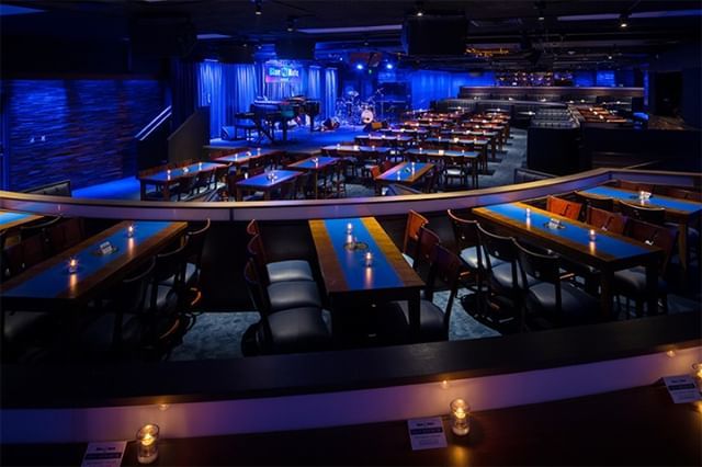 bluenotehawaii's tweet photo. The calm before the (musical) storm. In just a few hours, this space will be filled with amazing sounds. And every night after that 😉 #luckywelivehawaii #bluenotehawaii #jazzclubonthebeach #waikiki #honolulu #igoahu https://t.co/WCDh5a1VT1 https://t.co/q1Ik6bJud1