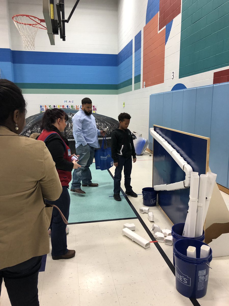 JordanMDawn1's tweet photo. We’ve had so much fun at STEM Night!! #rockbrookscholars https://t.co/AV4GqbnaI9