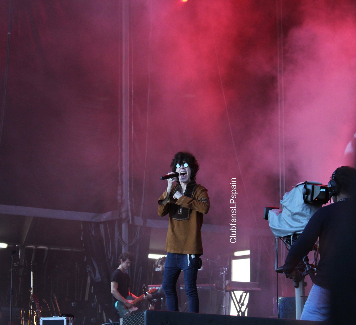 ClubFansLPSpain's tweet photo. 🇪🇸Siempre tan perfecta, aún cuando es imperfecta... 💥🎶🎸
 @iamlp @CADENA100
@iamlpofficial #portugal 🇵🇹 #vilanovadegaia #festival 
  #lp #lostonyou #clubfanslpmadrid  🇪🇸   #inspiration  📷 Màrio Monteiro 
📷  ClubfansLPspain 
#ComeToSpainLP #shaken #cadena100 https://t.co/I4954zii3U