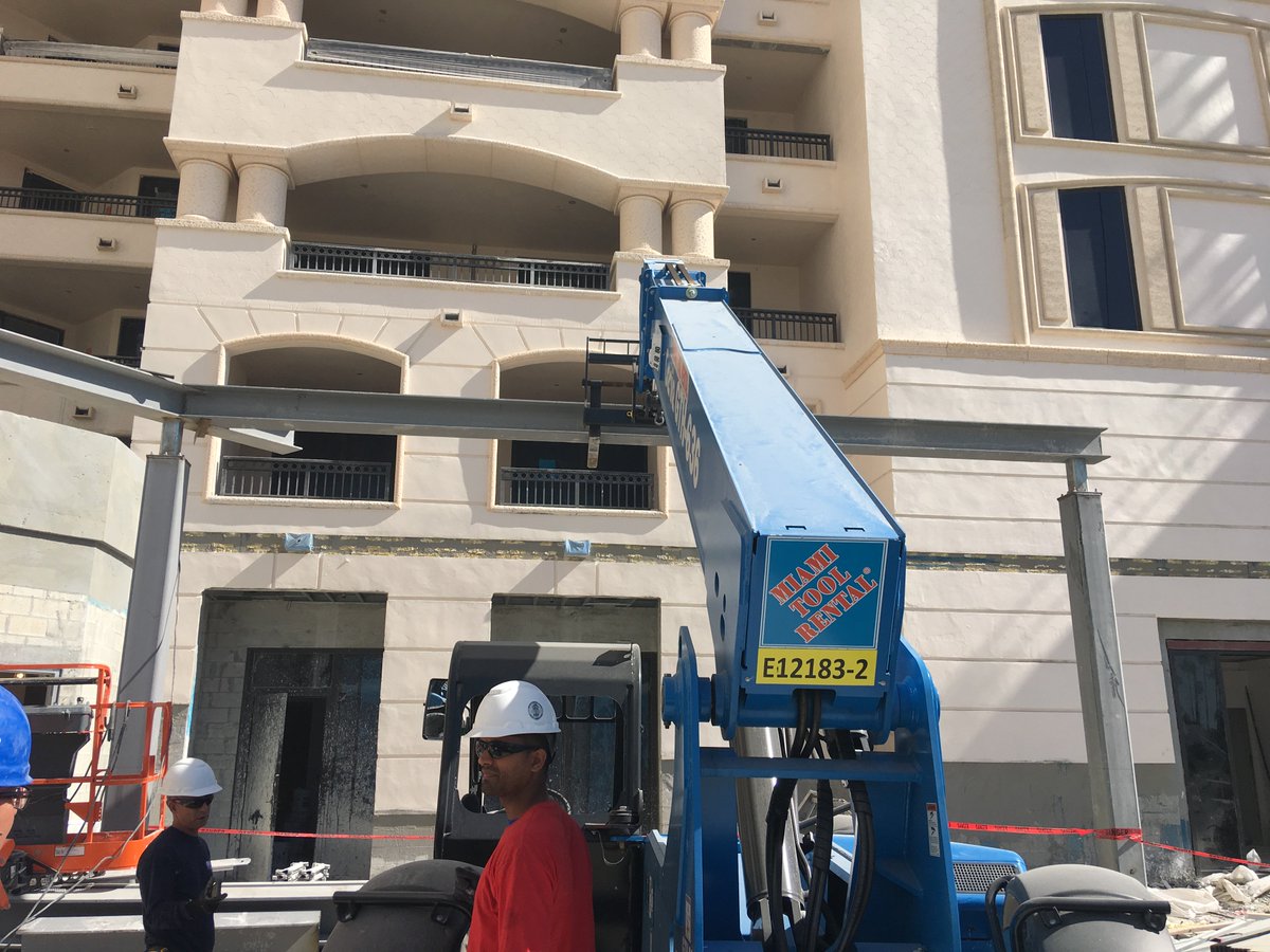 oceandoorwindow's tweet photo. Working on another project!!! 👷‍♂️👨‍🔧🛠🏢 You can contact us at 305-888-5718 for your questions. #oceandw #doorsandwindows #hurricaneprotection #impactwindows #impactwindowsmiami #impactdoors #energyefficient #slidingdoors #frenchdoors #impactresistant #renovate #newconstruction https://t.co/ReakefzHgl