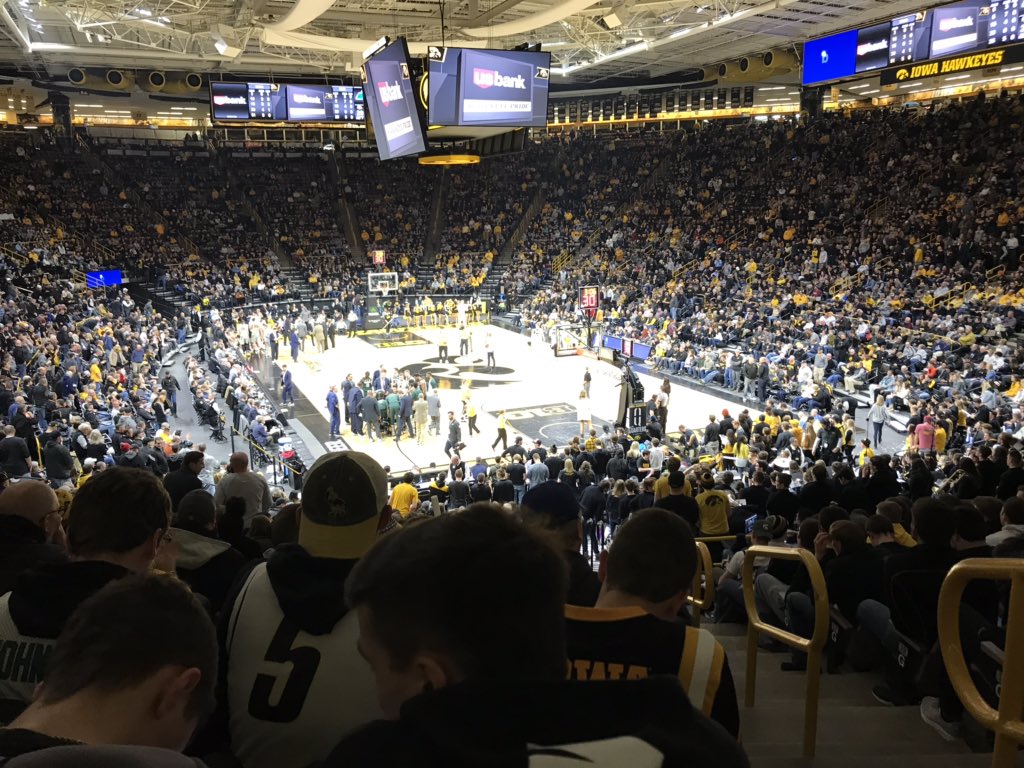 CoachGrunder's tweet photo. Little Iowa vs Michigan State tonight with the varsity boys and coaching staff. #GoBeavers #TouchtheLine #MorethanBasketball https://t.co/5JkNWf23FQ