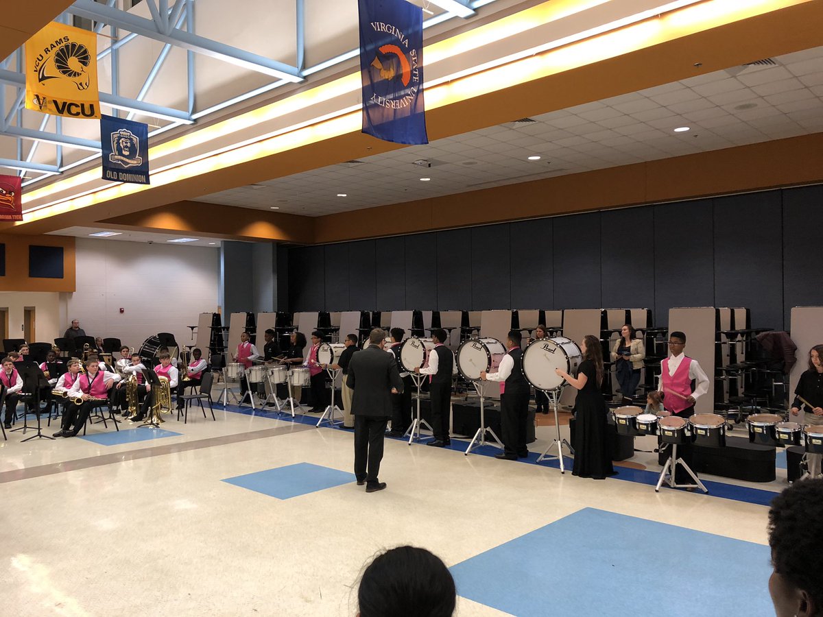 ChrisMoseley7's tweet photo. Recruitment.... curriculum fair @ElkoMiddle The @VarinaBand performed for the elementary and middle school students! Elko Band is sounding great. #HenricoMusic #THISisVarina 🎵🎺🎻 https://t.co/Quu21JmwPI