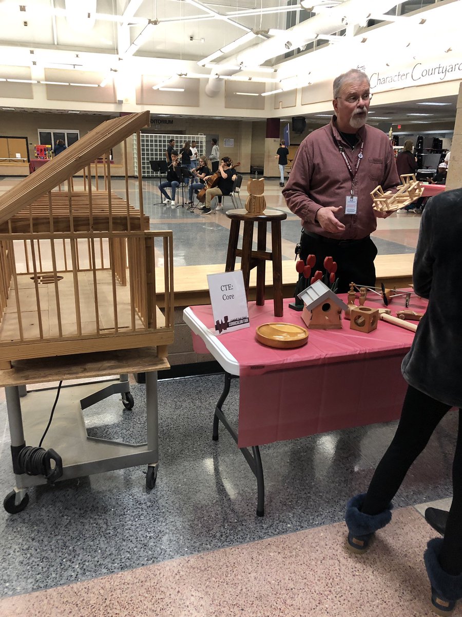msjchambliss's tweet image. Curriculum Night Wakefield High School style @WakefieldHS #constructionclass #APclasses #FFA