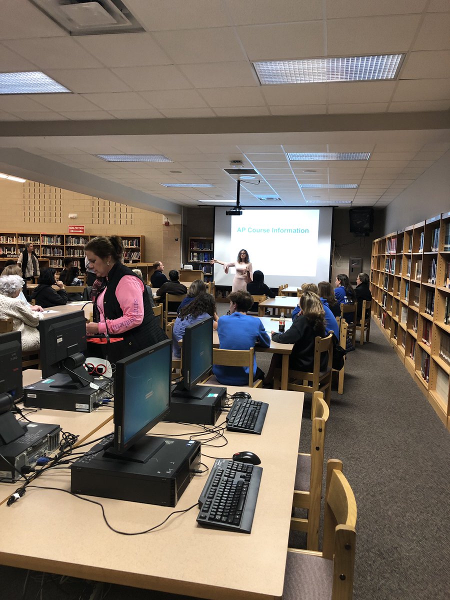 msjchambliss's tweet image. Curriculum Night Wakefield High School style @WakefieldHS #constructionclass #APclasses #FFA