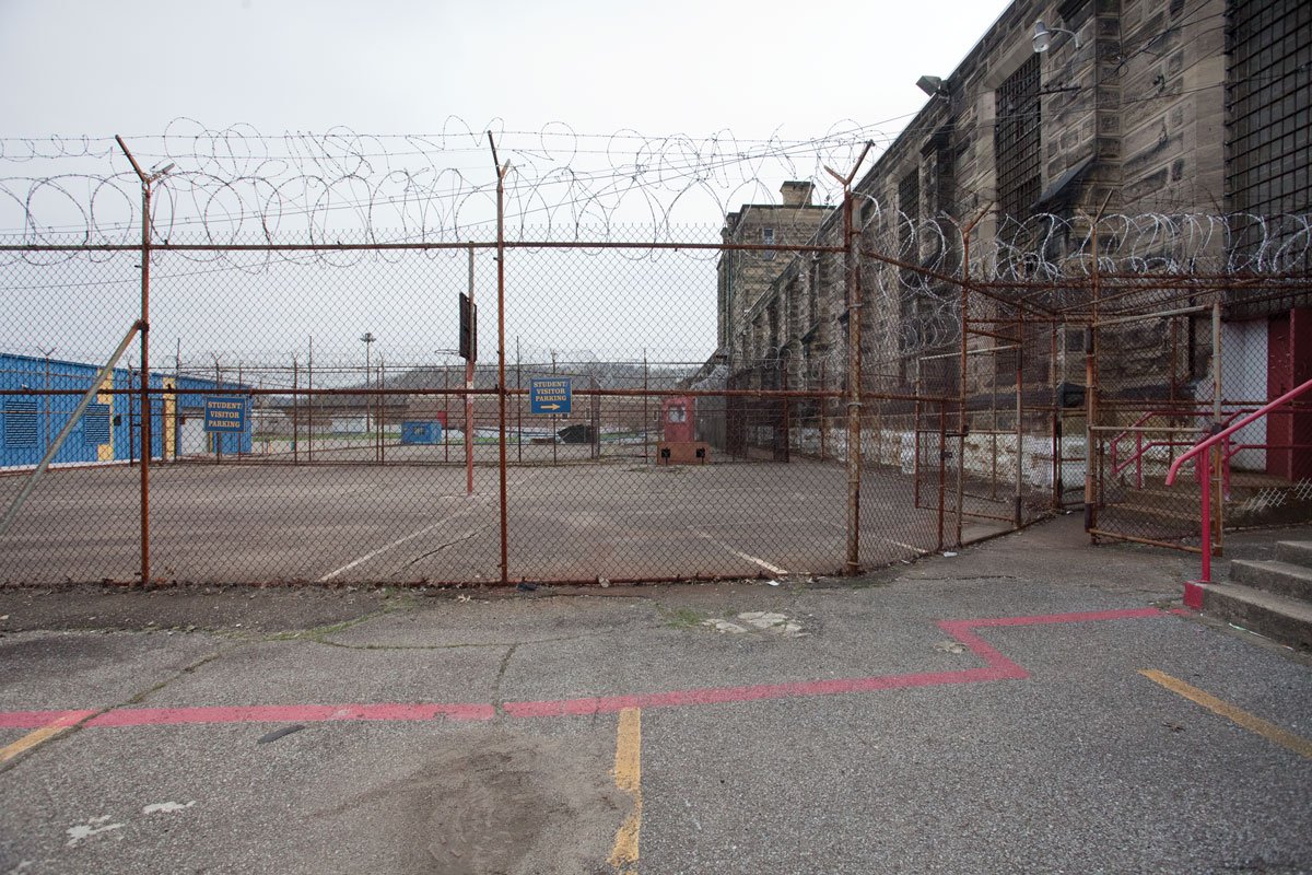 oxfordamerican's tweet image. “Every fog count is an act of protest against unseen possibility; Beckley clutches men close—tallies them up, keeps them contained, seals them off.”

—From @lsjamison’s “Fog Count.” Art by Nathan Alexander Ward #Issue80 ow.ly/5MI830npu63