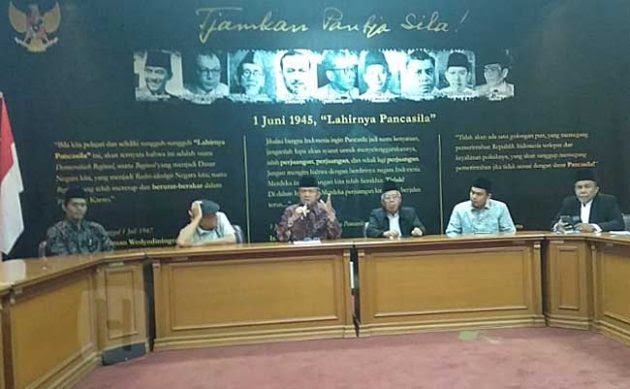 MUI Tidak Ingin Literasi Membenturkan Islam dan Kebangsaan: Go Ihsan -  Sekretaris Jenderal Majelis Ulama Indonesia (MUI) Pusat, Anwar Abbas, menegaskan, literasi bangsa Indonesia harus berdasarkan yang haq (kebenaran) dan dijauhkan dari hoax serta… dlvr.it/QxQw5V