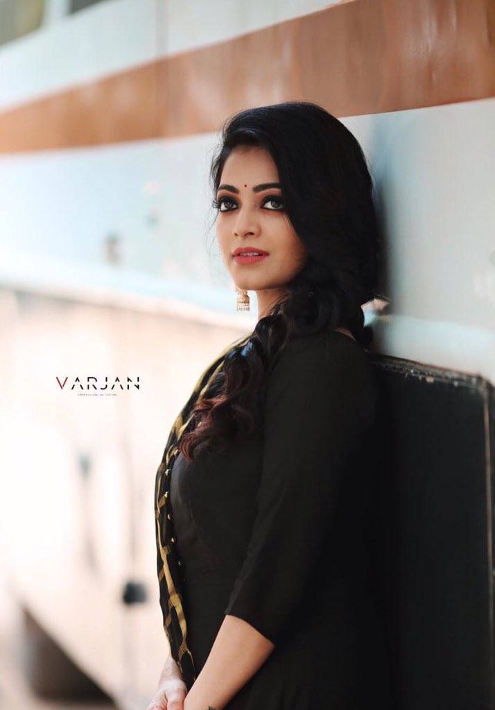 RGunaselan's tweet photo. Bae slaying in black 🖤 ! @jan_iyer  #jananiiyer #Malaysia #love #fan https://t.co/xWEqlN4PBP
