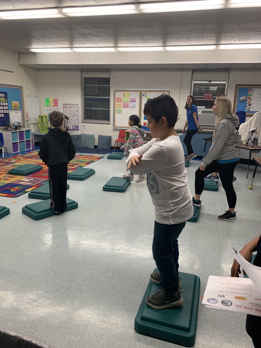 IrvingBerwyn's tweet photo. Family Fitness Night! #d100insipres #irvingpride https://t.co/Hy63Nb9NJg
