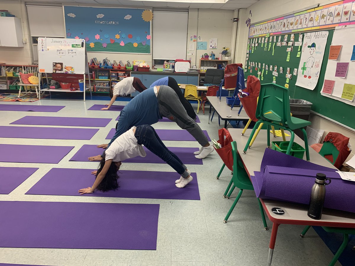 IrvingBerwyn's tweet photo. Family Fitness Night! #d100insipres #irvingpride https://t.co/Hy63Nb9NJg