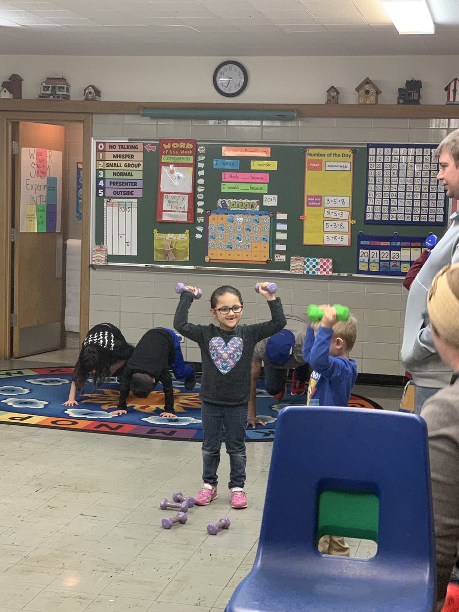 IrvingBerwyn's tweet photo. Family Fitness Night! #d100insipres #irvingpride https://t.co/Hy63Nb9NJg
