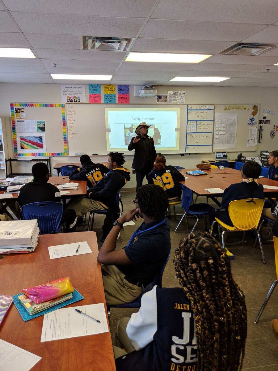 ChrisSmotivates's tweet photo. Huge s/o to the Jalen Rose Leadership Academy Family for ordering books and allowing me the opportunity to motivate your entire senior class! 
99,506 students left to go! 

#ReachToTeach100K
#bigfacts 
#BlackSandHat🤠
#7SecretsToSurvivingCollege 📚 https://t.co/iB5mPWcksM