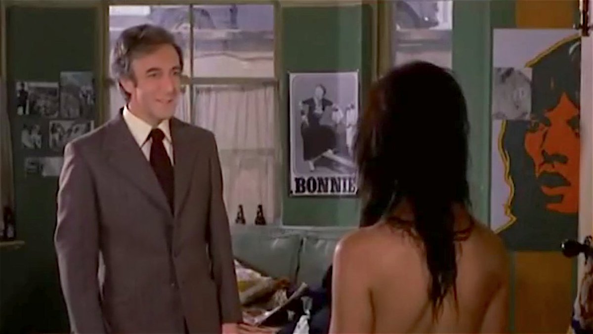 SweetJaneBlog's tweet photo. Spotted a Larry Smart 'Jagger' poster on the wall in a couple of scenes from There's a Girl in My Soup (1970), Starring Peter Sellers &amp; Goldie Hawn, with Nicky Henson and Geraldine Sherman ➽ https://t.co/E23AzbkW8S &amp; https://t.co/JiYnXNVzAo #LarrySmart https://t.co/Yd3jPQCB5F