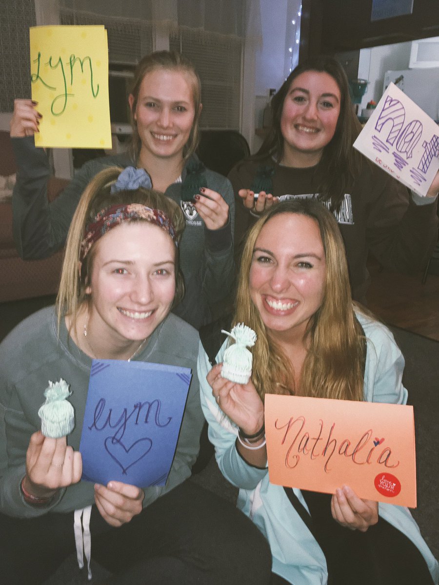 bonaventurelym's tweet photo. Some of our melons making #BeaniesForNat tonight to start off the semester!
Nat was diagnosed with bone cancer and found out she only has a few weeks left in this beautiful world and wanted to inspire others with her mini beanies 🍈 https://t.co/qbHL9jXu4v