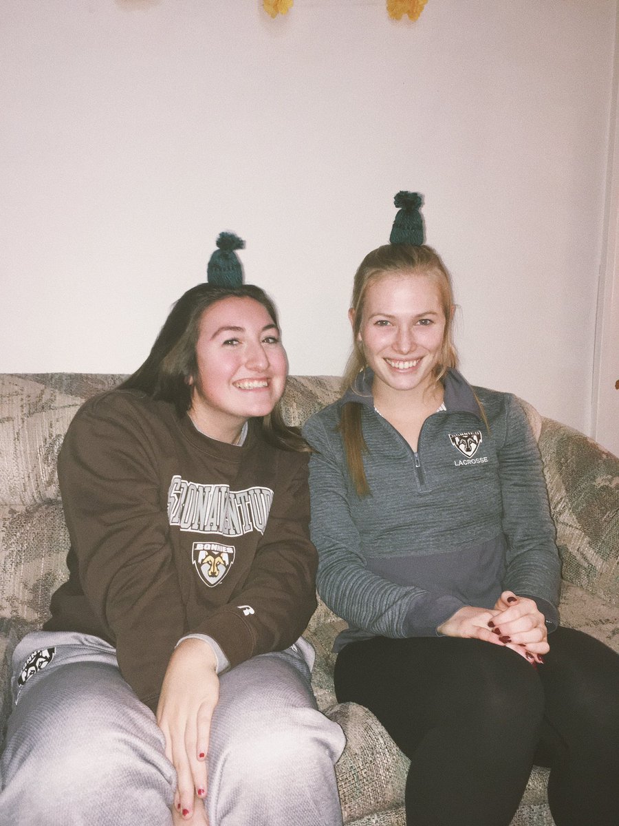 bonaventurelym's tweet photo. Some of our melons making #BeaniesForNat tonight to start off the semester!
Nat was diagnosed with bone cancer and found out she only has a few weeks left in this beautiful world and wanted to inspire others with her mini beanies 🍈 https://t.co/qbHL9jXu4v