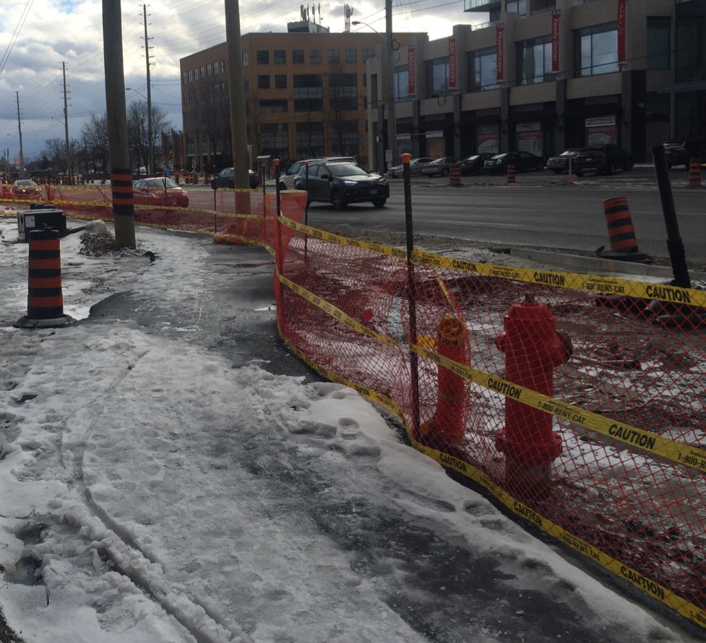 transform01's tweet photo. @charmed1666 @TO_WinterOps @cityoftoronto So, after breakfast, I decided to step outside to look at Yonge street. 

If you were me, where would ride your bike?

And this is after the temperature got warmer. 
#cyclinglifestyle https://t.co/13cS7l27wK