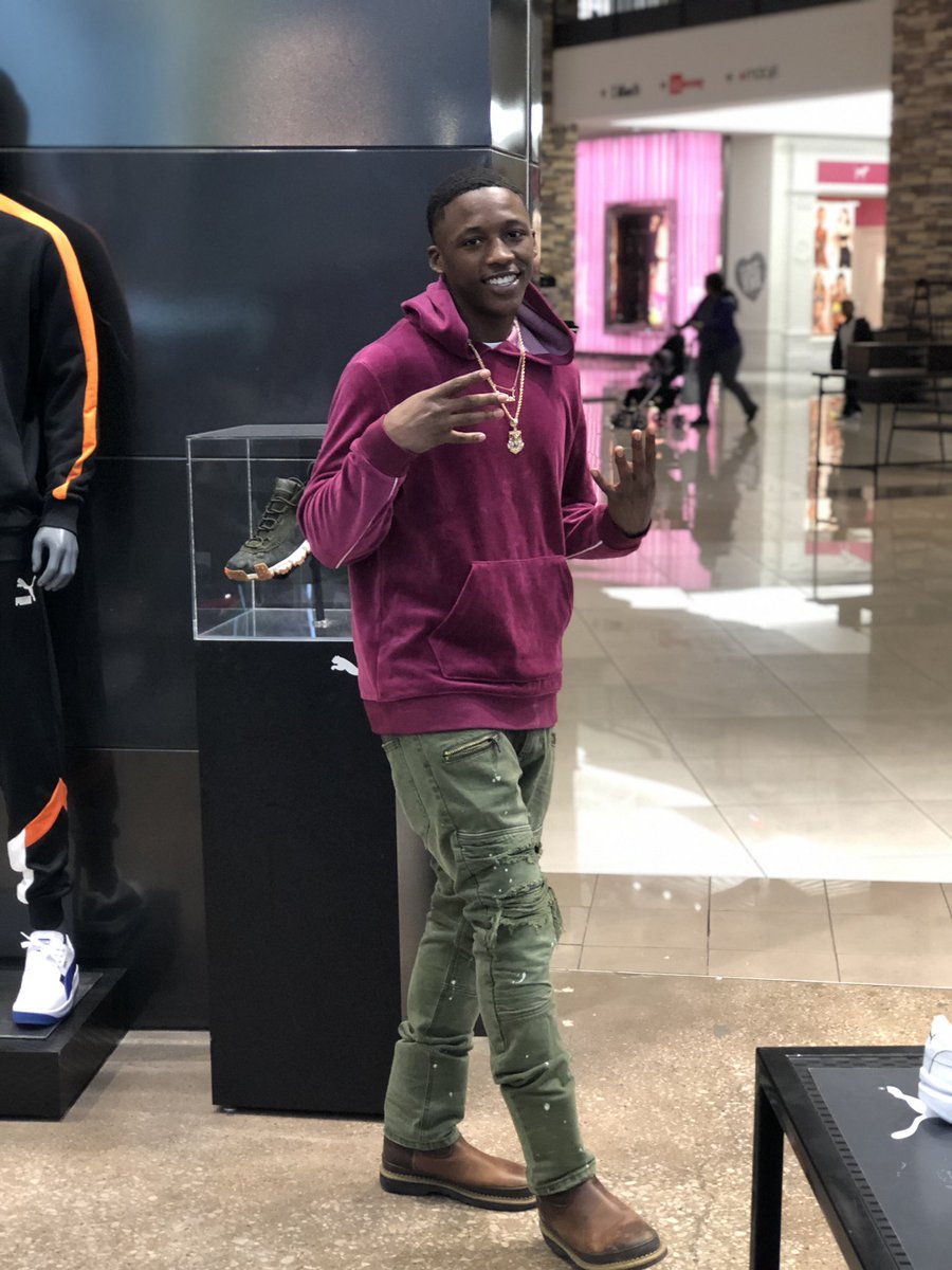 DaG0d_'s tweet photo. #BLESSED 🤑 https://t.co/yVIYIMkzCS