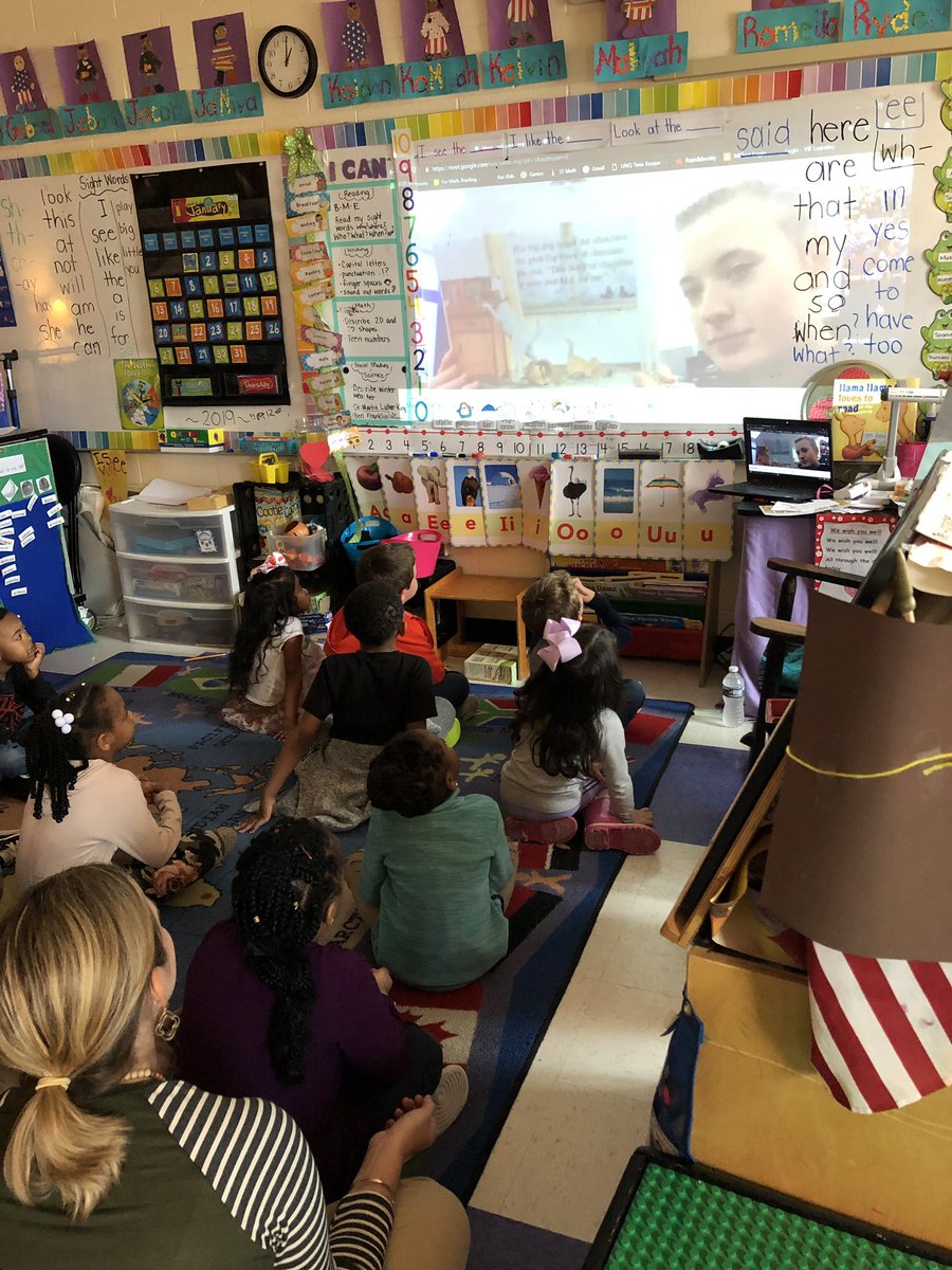 sherill_bateman's tweet photo. Reading Across Carolina #MartinMilleniumAcademy
Kindergartens have middle school Ss from Apple Valley Middle School in the western part of NC read to them today! #connectedstudents #Edgecombereads #amplifyecps @mmatrailblazers
@MmaMudd @HeyitsMsParker @amplifyecps https://t.co/gYAtU7DQhx