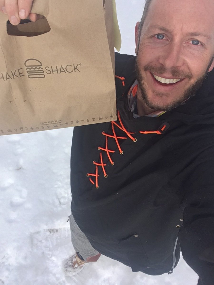 jarrodhollinger's tweet photo. EMP Chicken Schitznel sandwich FTW!!!
... I didn't even get any truffle sauce on my @AlpsandMeters jacket
😂🏔🍔
#Aspen
#ThursdayThoughts
#lunchlaps
@shakeshack @StRegisAspen https://t.co/BYWmJfOU7S