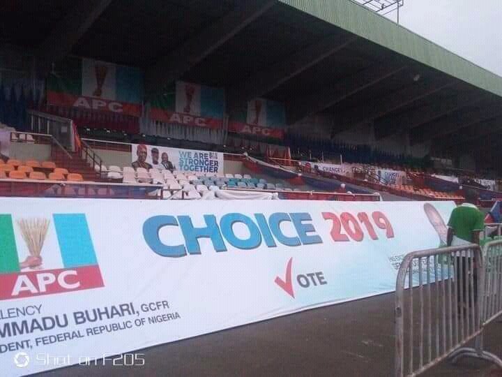 NNNewsMedia's tweet photo. 2019 IPOB Election Boycott Kicks Off!
APC Shocks meant an empty stadium, as Ndi Enugu rejects, disgrace them and refuse to attend their presidential rally.
#Boycott2019NigeriaElection
#StopOperationPythonDance3
#StopBiafraKillings
#SupportBiafraReferendum https://t.co/4v58HA3Y3c