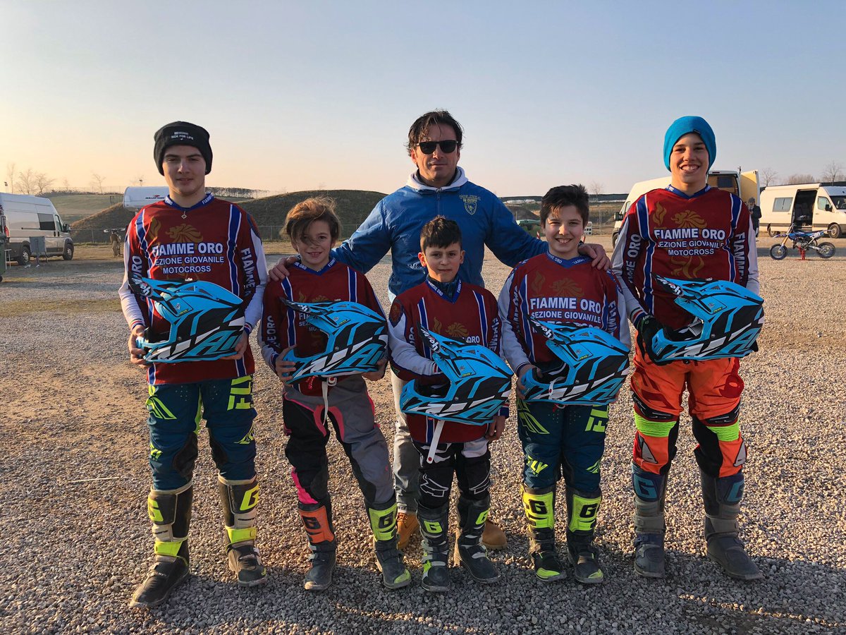 Massi__121's tweet photo. Allenamento e consegna dei nuovi @AirohHelmet oggi a Mantova per i giovani atleti Fiamme Oro della Sezione Giovanile Motocross 
#WorkInProgress #FiammeOroMotociclismo #NonSiMollaMai @AirohHelmet @poliziadistato #Motocross #Style #Fashion #Passion #MXJ https://t.co/PgolGGYSur