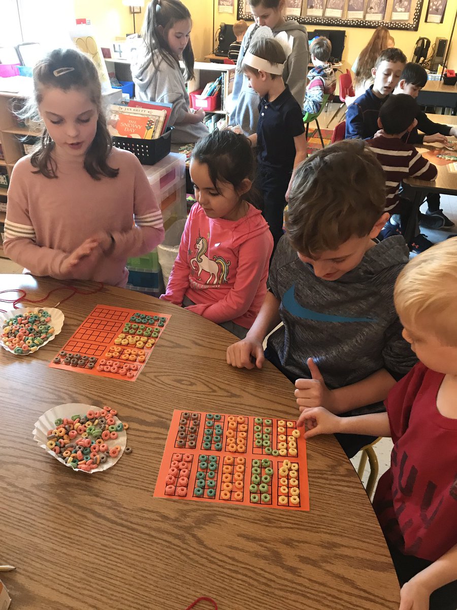 satorileslie1's tweet photo. We had a blast on the 100th day of school! @summithillhusky @keslersclass https://t.co/RR3hntXQxf