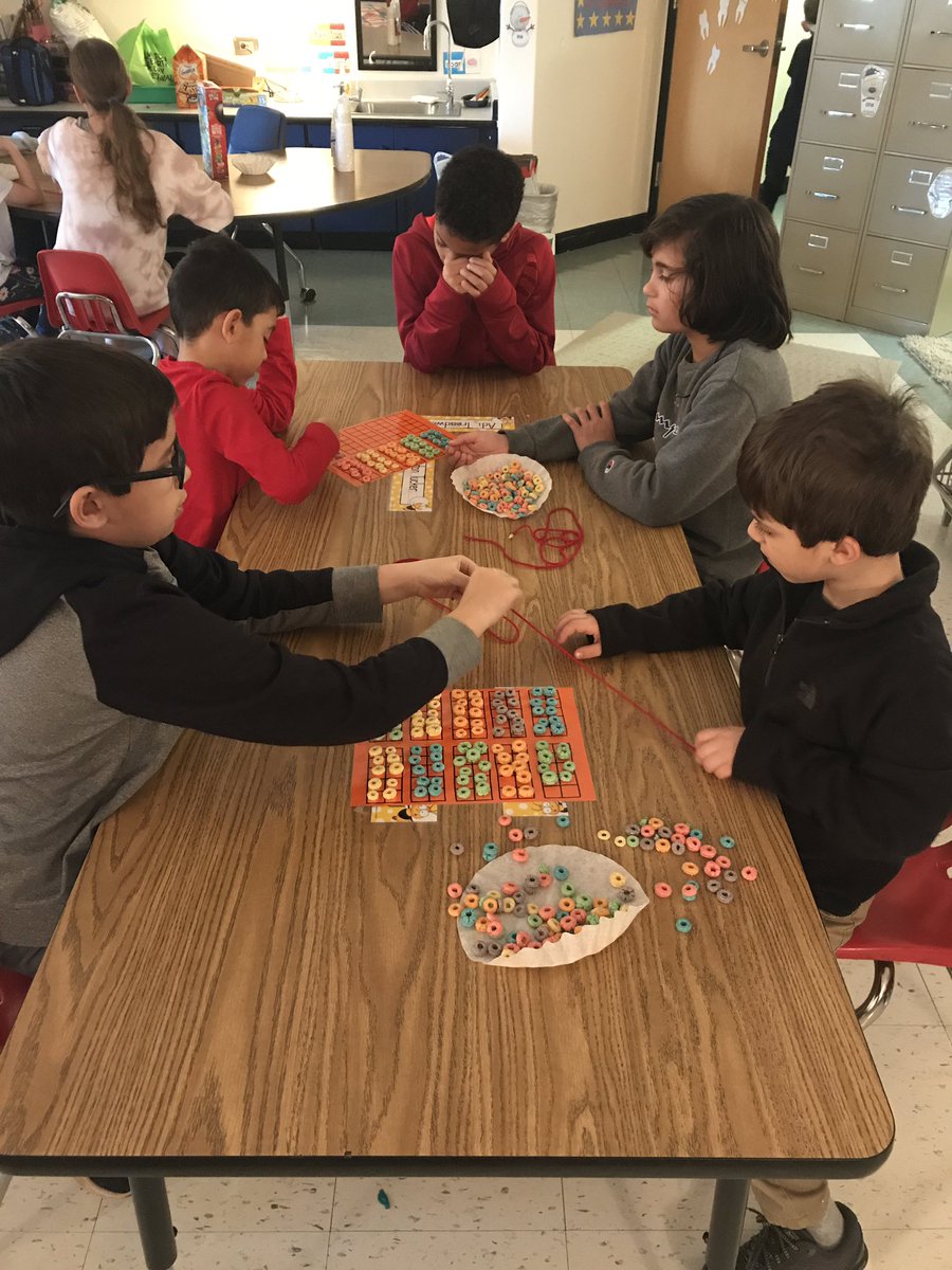 satorileslie1's tweet photo. We had a blast on the 100th day of school! @summithillhusky @keslersclass https://t.co/RR3hntXQxf