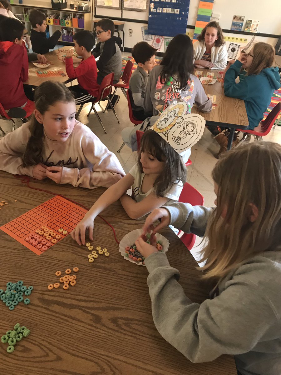 satorileslie1's tweet photo. We had a blast on the 100th day of school! @summithillhusky @keslersclass https://t.co/RR3hntXQxf