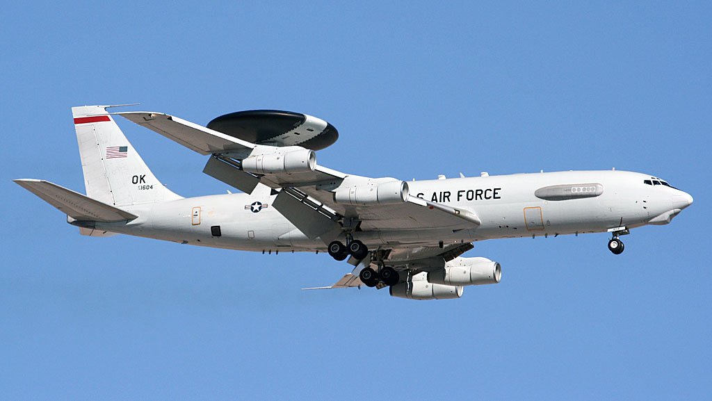 Andy007_SR_A's tweet photo. #USAF 🇺🇸
76-1604 / #SHUCK83 
Boeing E-3 Sentry from 552nd ACW, Tinker AFB...

Heading Trans-Atlantic maybe... 🤔 @5472_nde @planesonthenet @Metal1957 @Scouseian2222 @AircraftSpots @EightOneECHO https://t.co/aNLd7eCWB6