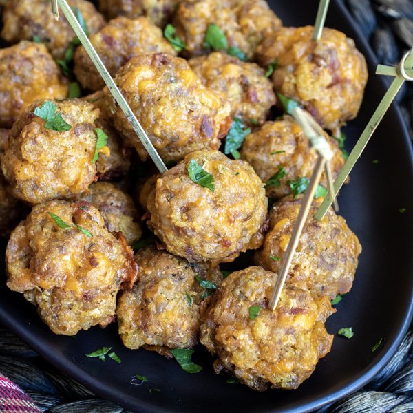 NataliesHealth's tweet photo. #ad These delicious Stuffing Sausage Balls are super easy to make appetizer that is perfect for #BigGame snacking. 🏈🏈🏈 #recipe --> https://t.co/QcuSwmFREU https://t.co/LVpY7ok4mZ