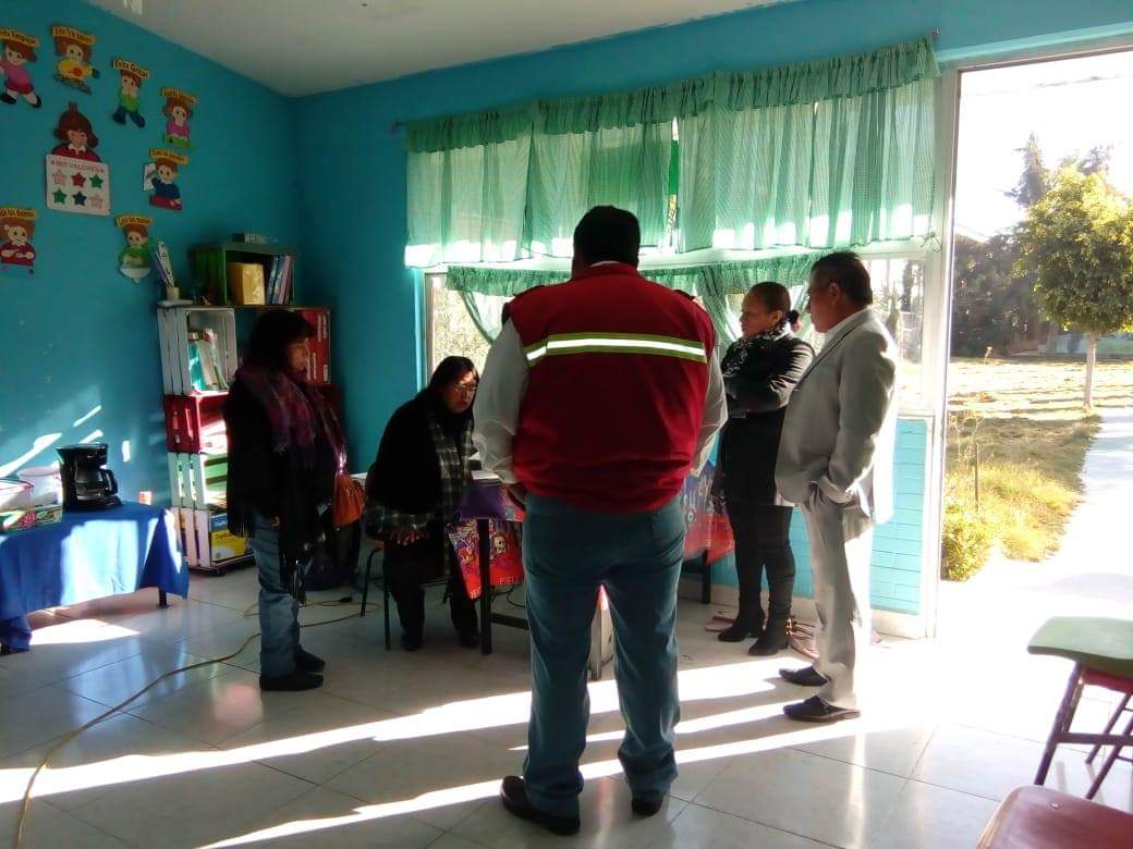 morseedomex's tweet photo. Nuestro dirigente y regidor el Mtro. Jorge González Martínez visitó el jardín de niños Calmecac en compañía de la Mtra. María Paz Mendoza Sánchez Directora General de Educación. Dando un oportuno seguimiento a las aulas dañadas por el pasado sismo del 19S. https://t.co/xa5MfAcPUU