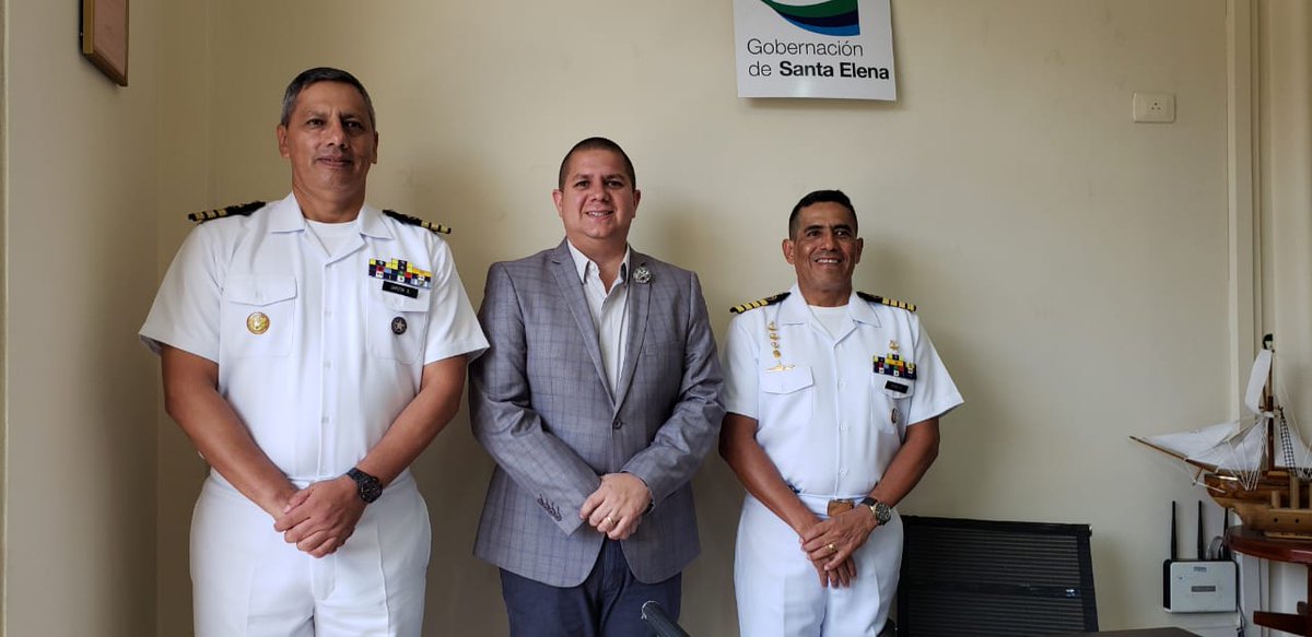 armada_ecuador's tweet photo. #Salinas| De acuerdo al Código de Policía Marítimo la Capitanía de Salinas realizó la presentación del nuevo Capitán de Puerto al señor Gobernador y realizó visitas a los retenes subordinados #FAAContigo #UCSELE #SoyMarino⚓ #CAPSAL https://t.co/dQFJaAdzYN