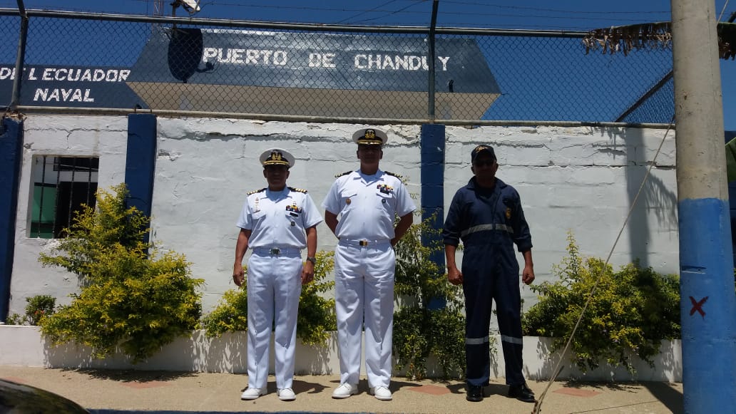 armada_ecuador's tweet photo. #Salinas| De acuerdo al Código de Policía Marítimo la Capitanía de Salinas realizó la presentación del nuevo Capitán de Puerto al señor Gobernador y realizó visitas a los retenes subordinados #FAAContigo #UCSELE #SoyMarino⚓ #CAPSAL https://t.co/dQFJaAdzYN
