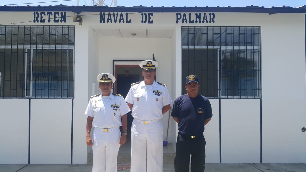 armada_ecuador's tweet photo. #Salinas| De acuerdo al Código de Policía Marítimo la Capitanía de Salinas realizó la presentación del nuevo Capitán de Puerto al señor Gobernador y realizó visitas a los retenes subordinados #FAAContigo #UCSELE #SoyMarino⚓ #CAPSAL https://t.co/dQFJaAdzYN