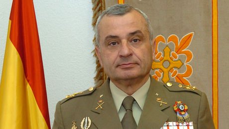 Inquietud a Madrid perquè VOX, que ha fitxat un general ex Cap d'Estat Major de l'Exèrcit espanyol, Fulgencio Coll, tengui un finançament iranià vinculat a una entitat d'origen islamomarxista que va passar de grup terrorista a lobby de la dreta liberal.

El Mundo 24.01.2019