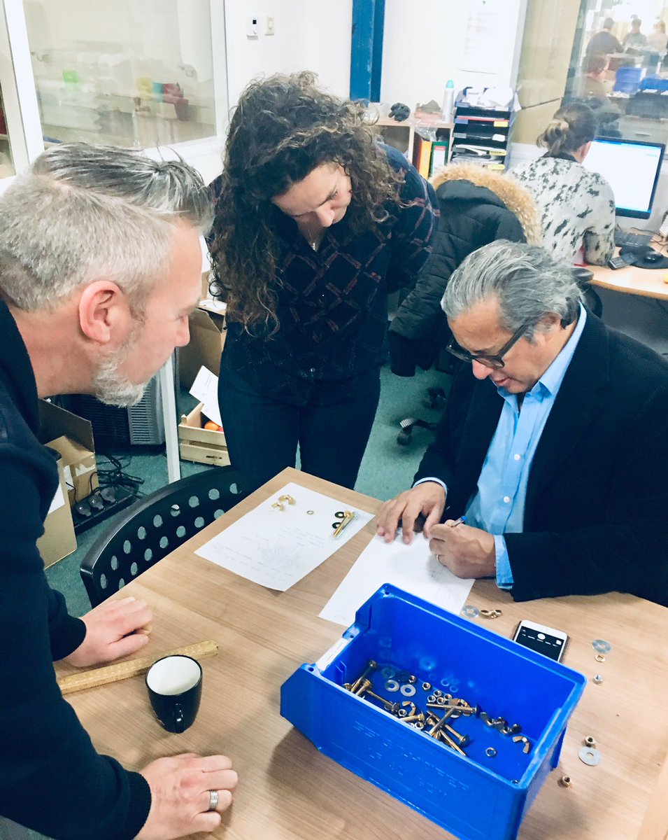 social_label_'s tweet photo. Deze week bezochten we #Jobfactory @SMOHelmond voor fotosessie met de begeleider en makers van de timmerwerkplaats die druk bezig zijn met hun prototype ism internationaal ontwerper #ilsecrawford #studioilse #oscarlapena #designmetbetekenis https://t.co/3O2oK0zySl