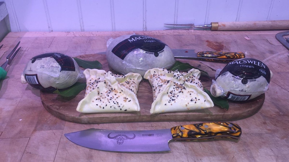 We have #haggis and Haggis Encroute  ready for tomorrow, so pop in and get your #burnsnight essentials from <a href="/HallofHazlemere/">Halls-of-Hazlemere</a> 🏴󠁧󠁢󠁳󠁣󠁴󠁿