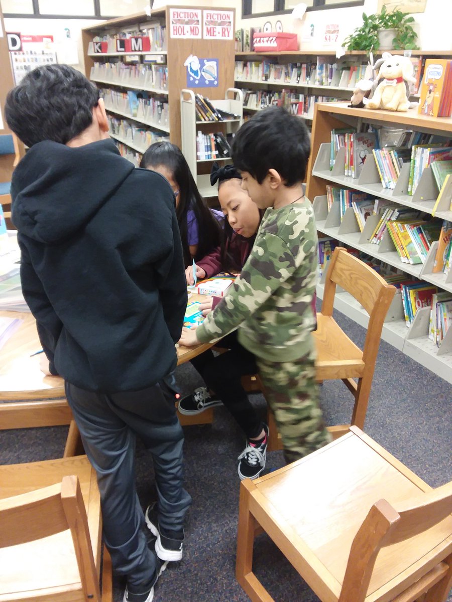 Reading is more fun with a buddy! #HLSHero4Life #HLSHuskiesCare #ccsd93 <a href="/Miss_Mastro/">Miss Mastrodomenico</a>