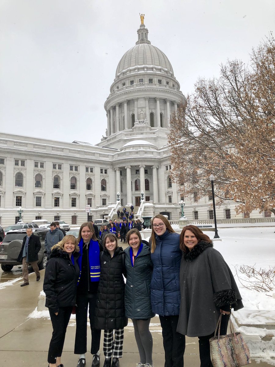 JenMcCU's tweet photo. Had a great morning at the WI Capitol talking about credit unions with state lawmakers. @Royal_CU high school students tellers are awesome credit union activists! #WIGAC #CUDifference @WICULeague https://t.co/TGehlfKMCm
