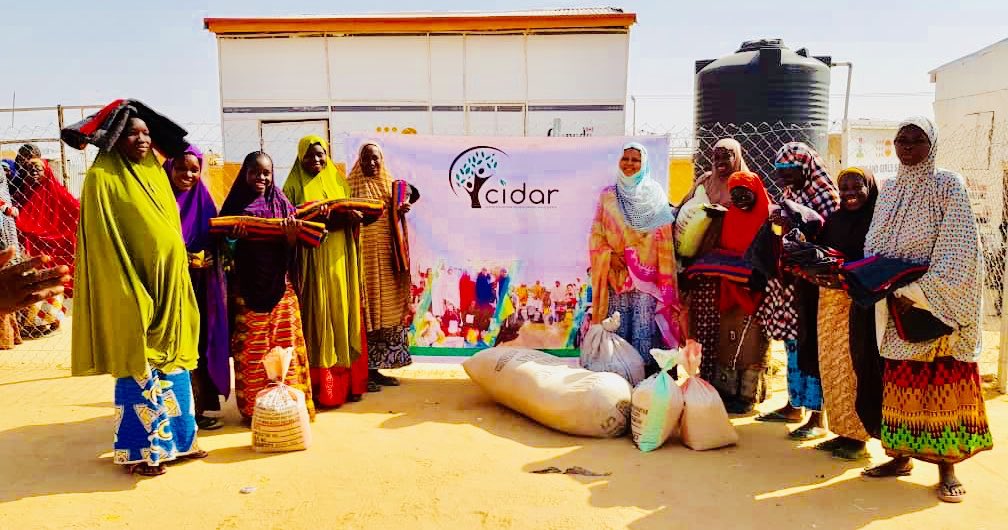 cidarnigeria's tweet photo. #BringingSmiles
Over 9,600 New arrivals #IDPs in #GubioCampMaiduguri #NE_Nigeria expressed Happiness receiving Rice, Beans and Blankets from #CIDAR_Nigeria @IOM_Nigeria @WFP_Nigeria @ShelterNE @Food_Security_N @SabaRahman1010 https://t.co/QhNW7hRYr3