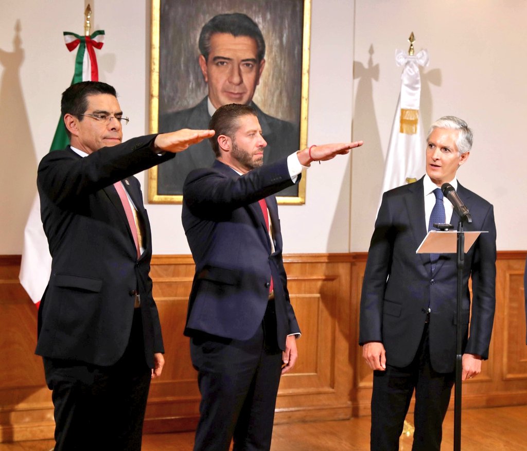 alfredodelmazo's tweet photo. He tomado protesta a Enrique Jacob Rocha y a Andrés Massieu Fernández como nuevos titulares de las Secretarías de Desarrollo Económico, y de Desarrollo Urbano y Metropolitano del @Edomex. https://t.co/CjOLgPoe82